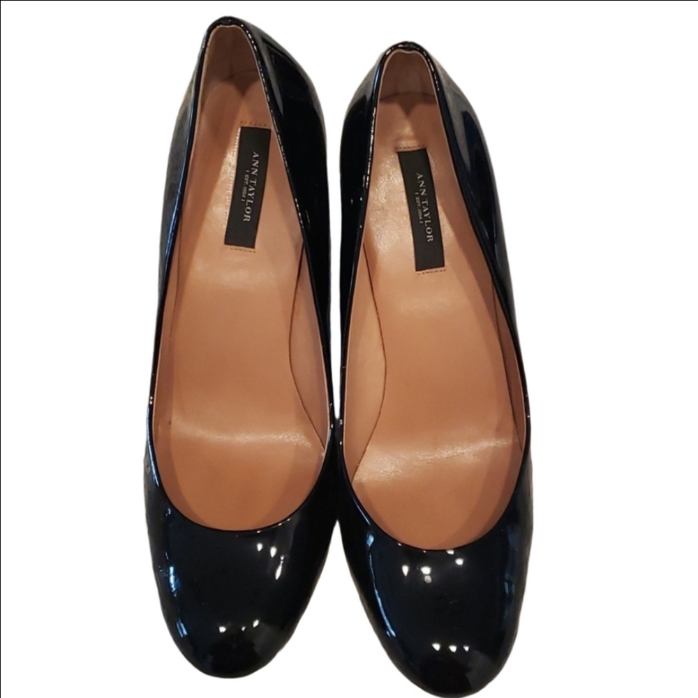 Ann Taylor black patent leather heel with rounded toe